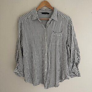 JANE + DELANCEY Seersucker Grey & White Striped Blouse is NWOT! Size MEDIUM